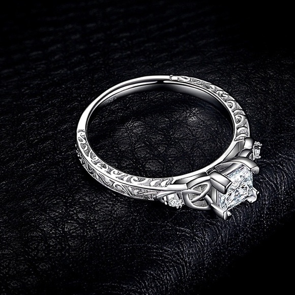 925 Sterling Silver Vintage Celtic Knot Ring - Picture 4 of 7